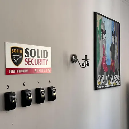 Genius Rooms- 24h Self Check-in Bed and breakfast