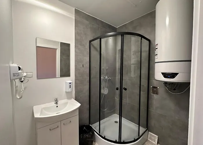 B&B Genius Rooms- 24h Self Check-in 포즈난