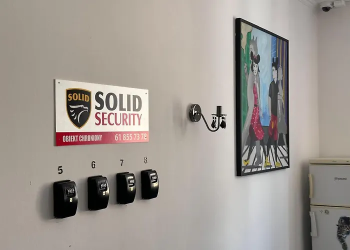 Genius Rooms- 24h Self Check-in Bed & Breakfast